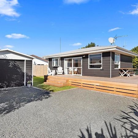 The Black Bach - Mt Maunganui Holiday Home Маунт Маунгануи Екстериор снимка