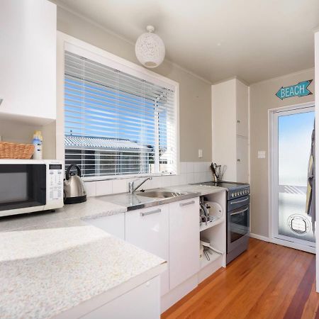 The Black Bach - Mt Maunganui Holiday Home Маунт Маунгануи Екстериор снимка