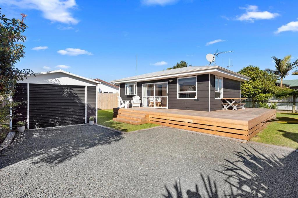 The Black Bach - Mt Maunganui Holiday Home Маунт Маунгануи Екстериор снимка