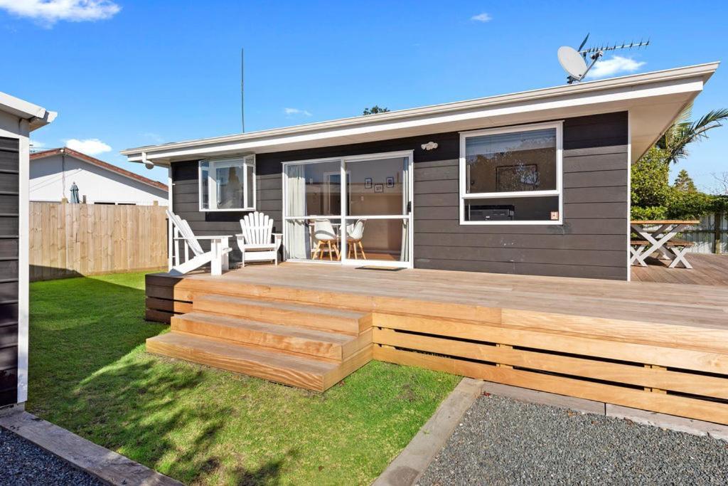 The Black Bach - Mt Maunganui Holiday Home Маунт Маунгануи Екстериор снимка