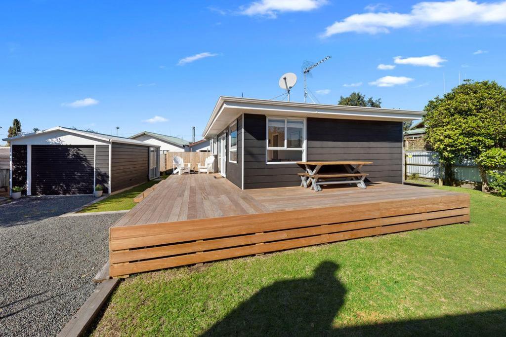 The Black Bach - Mt Maunganui Holiday Home Маунт Маунгануи Екстериор снимка